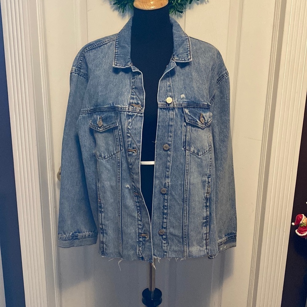 Old Navy Women’s Distressed Denim Jean Jacket Frayed Waist sz L NWT